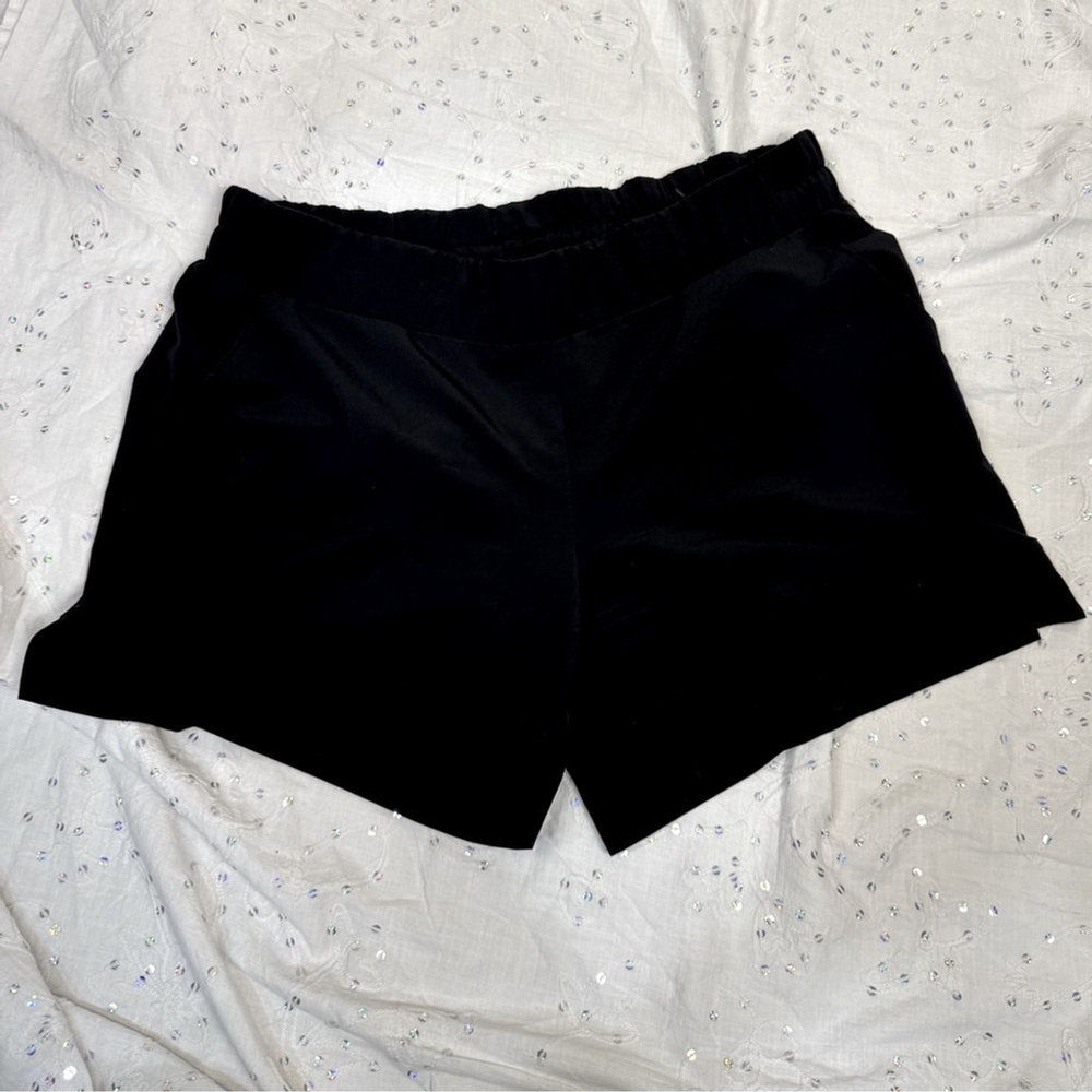 Well + Calm Black Pull-On Shorts – Size L